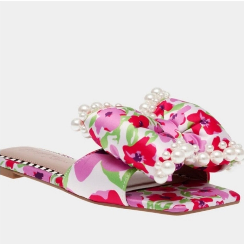 👉✨️Betsey Johnson LIAH Womens Satin Pearl trim Flatform Sandals